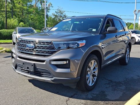 Certified 2023 Ford Explorer XLT w/ Equipment Group 202A AWD/4WD image 4