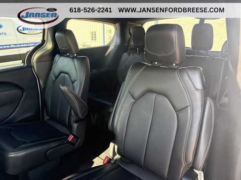 Used 2025 Chrysler Pacifica Select FWD image 15