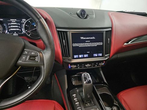 Used 2023 Maserati Levante GT AWD/4WD image 11