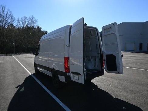Used 2025 Mercedes-Benz Sprinter 2500 image 30