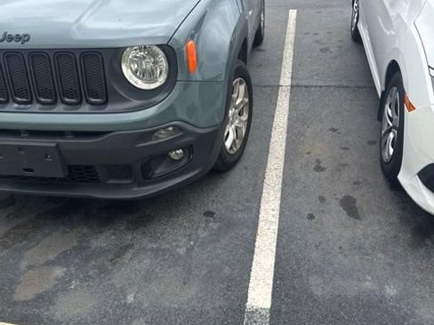 Used 2018 Jeep Renegade Altitude FWD image 8