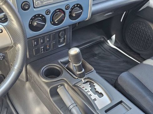 Used 2011 Toyota FJ Cruiser 4WD w/ Upgrade Pkg image 19