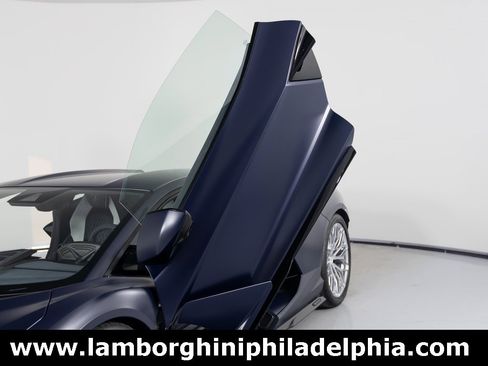 Used 2025 Lamborghini Revuelto image 49