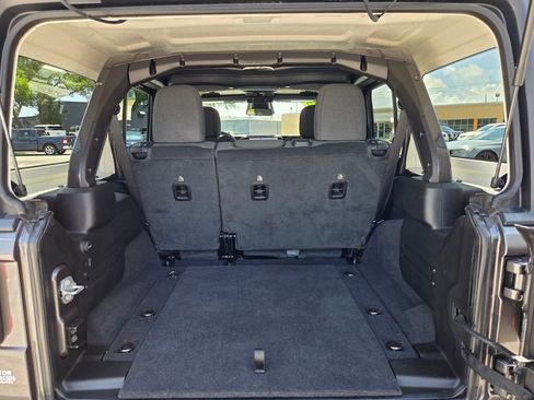 Certified 2025 Jeep Wrangler Unlimited Rubicon w/ Convenience Group AWD/4WD image 9