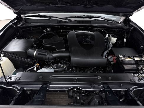 Used 2021 Toyota Tacoma TRD Sport w/ Technology Package RWD image 8