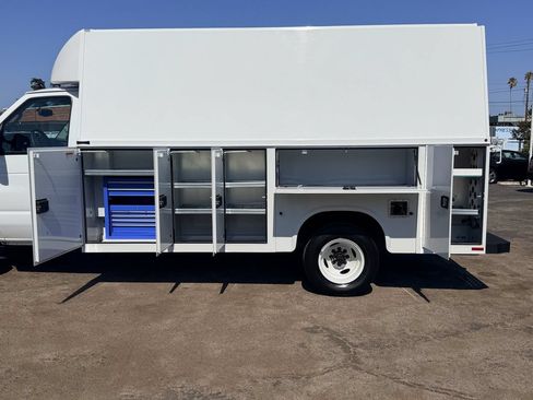 Used 2023 Ford E-450 and Econoline 450 Super Duty w/ Power Windows & Locks Group RWD image 29