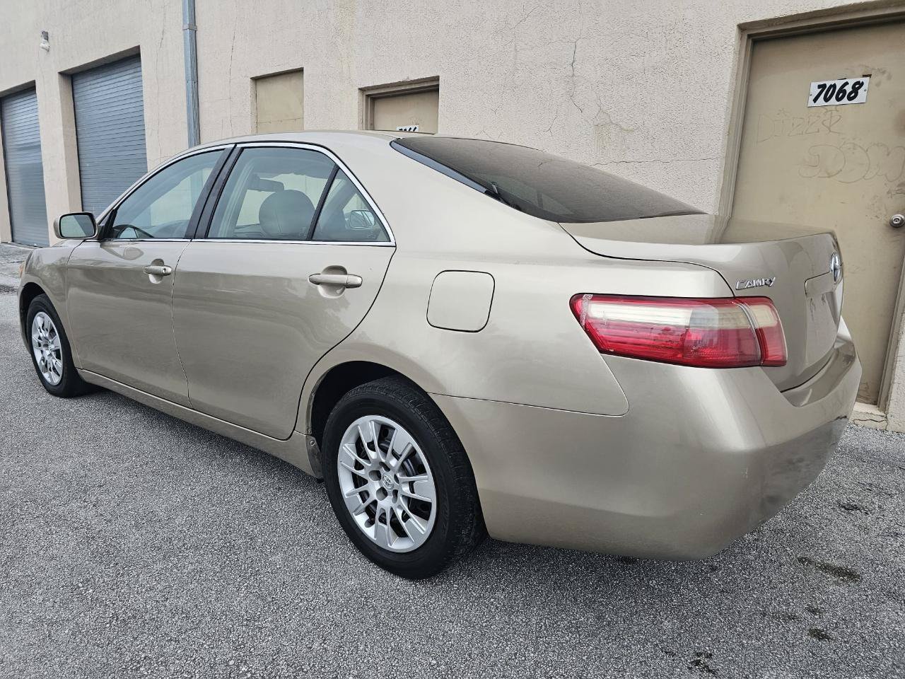 Used 2007 Toyota Camry LE FWD image 2