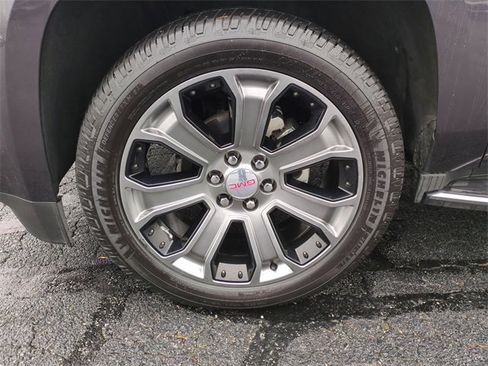 Used 2018 GMC Yukon Denali image 10