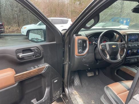 Used 2022 Chevrolet Silverado 1500 High Country w/ Z71 Off-Road Package AWD/4WD image 10