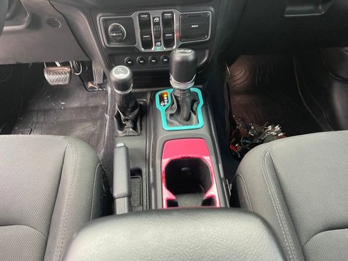 Used 2018 Jeep Wrangler Unlimited Sport S image 20