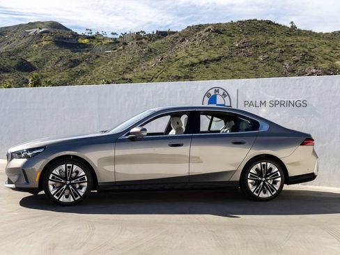 New 2026 BMW 530i w/ Convenience Package image 3