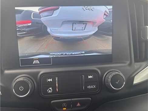 Used 2024 GMC Terrain SLT image 25