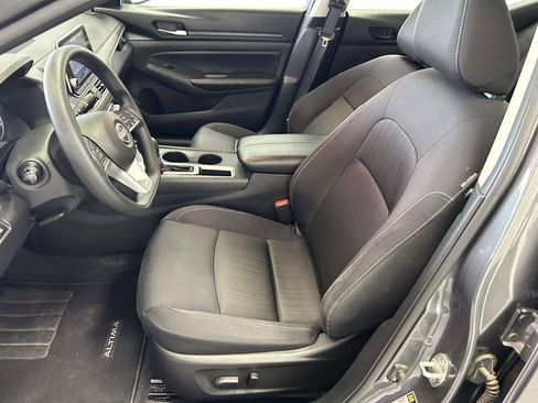 Used 2025 Nissan Altima 2.5 SV FWD image 14