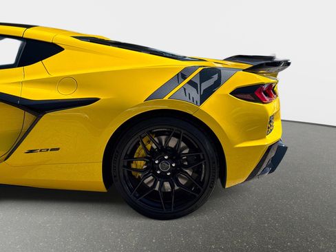 Used 2025 Chevrolet Corvette Z06 image 15