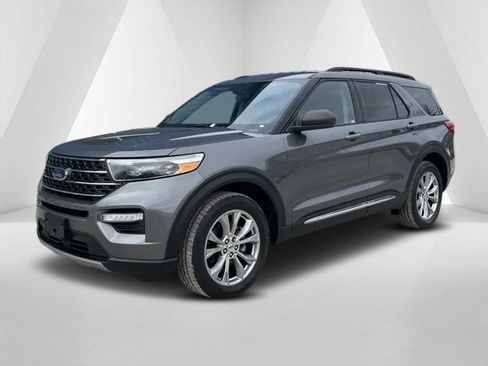 Used 2021 Ford Explorer XLT w/ Equipment Group 202A AWD/4WD image 3