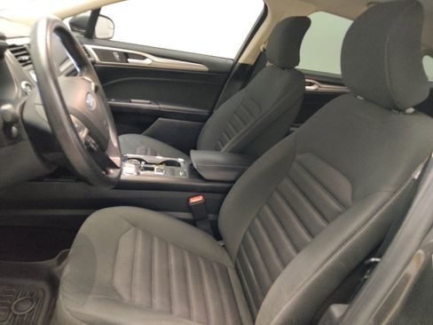 Used 2018 Ford Fusion SE w/ Fusion SE Technology Package FWD image 17