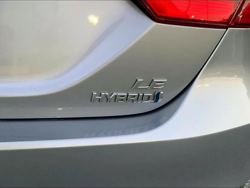 Used 2022 Toyota Camry LE image 10
