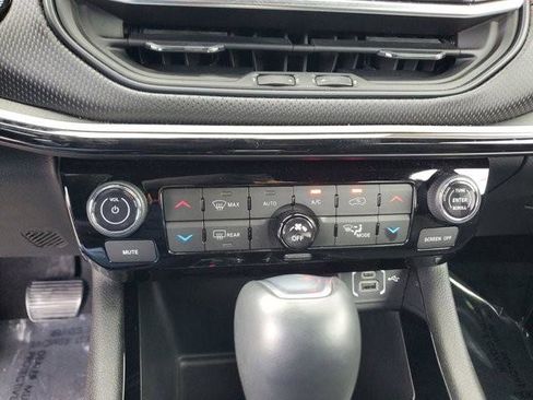 Used 2024 Jeep Compass Trailhawk AWD/4WD image 31