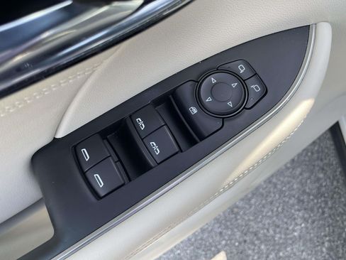Used 2022 Buick Envision Preferred FWD image 17
