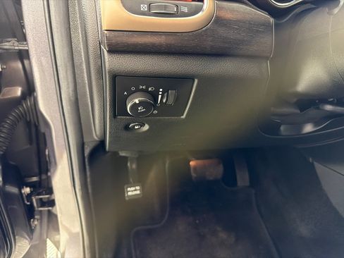 Used 2015 Jeep Grand Cherokee Altitude AWD/4WD image 13