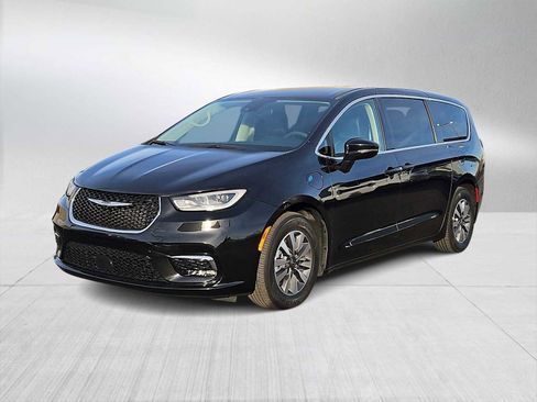 Used 2022 Chrysler Pacifica Touring-L image 4