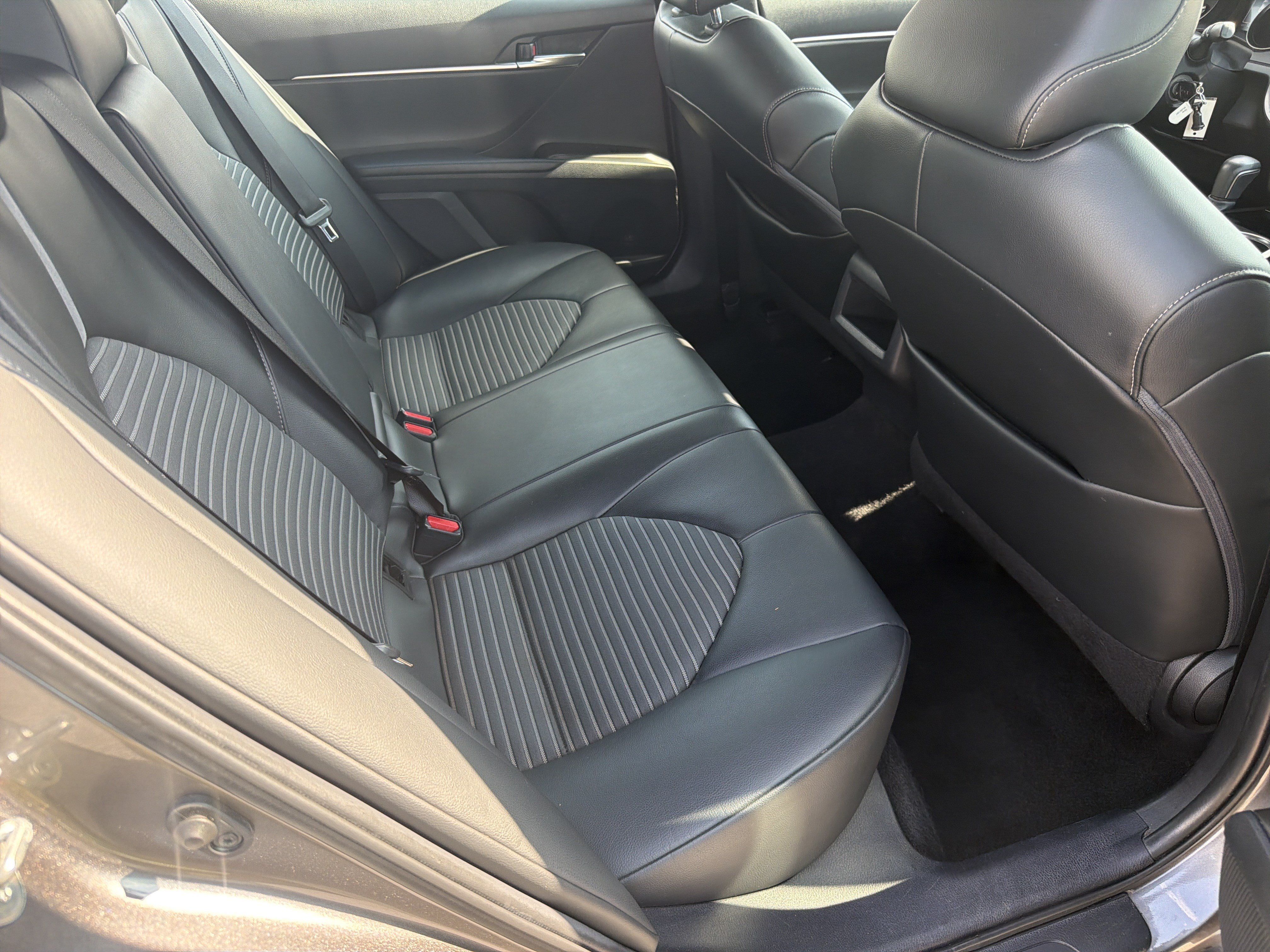 Used 2021 Toyota Camry SE FWD image 27
