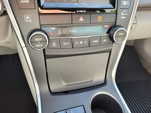 Used 2017 Toyota Camry XLE image 27