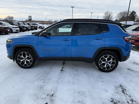 Used 2025 Jeep Compass Limited image 5