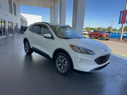 Certified 2022 Ford Escape Titanium AWD/4WD image 4