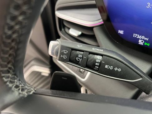 Used 2025 Buick Enclave Sport Touring FWD image 23