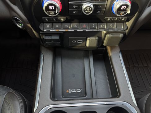 Used 2021 GMC Sierra 3500 Denali w/ Denali Ultimate Package image 24