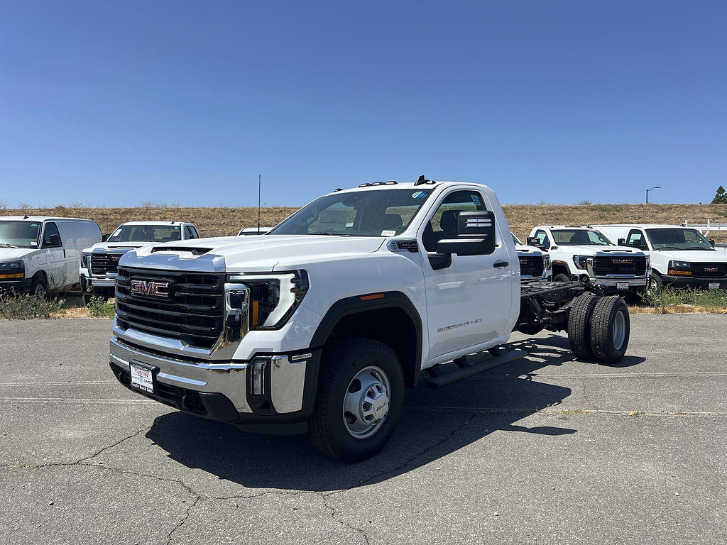 New 2026 GMC Sierra 3500 Pro AWD/4WD image 7