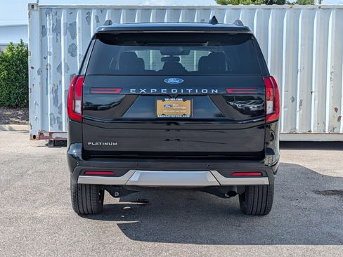 Certified 2025 Ford Expedition Platinum w/ Driver's Package AWD/4WD image 5