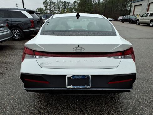 New 2026 Hyundai Elantra SE image 4