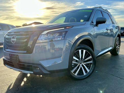 Used 2023 Nissan Pathfinder Platinum w/ Black Appearance Package image 3