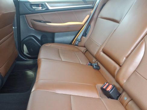 Used 2017 Subaru Outback 2.5i Touring AWD/4WD image 16