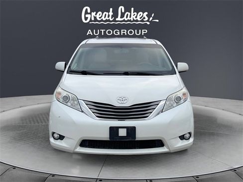 Used 2017 Toyota Sienna XLE image 5