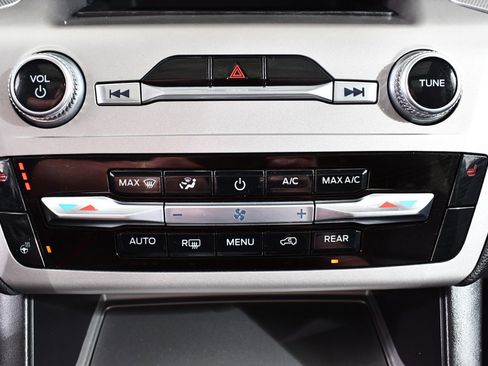 Used 2023 Ford Explorer XLT w/ Equipment Group 202A image 30