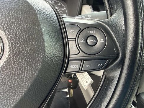 Used 2025 Toyota Corolla Cross L FWD image 33