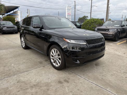 Used 2025 Land Rover Range Rover Sport SE AWD/4WD image 2