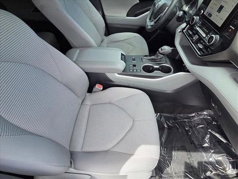 Used 2023 Toyota Highlander L image 19