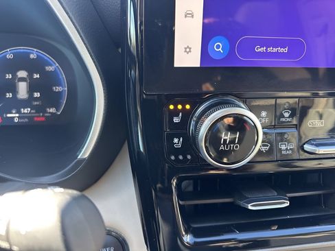 Used 2023 Toyota Highlander Limited image 24