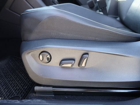 Used 2022 Volkswagen Tiguan SE w/ Panoramic Sunroof Package AWD/4WD image 35