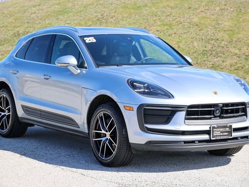Certified 2025 Porsche Macan image 15