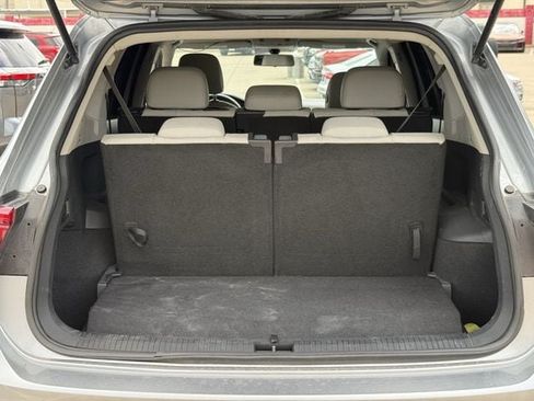 Used 2020 Volkswagen Tiguan SE w/ Panoramic Sunroof Package FWD image 31