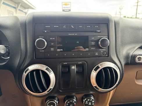 Used 2011 Jeep Wrangler Rubicon w/ PWR Convenience Group AWD/4WD image 30