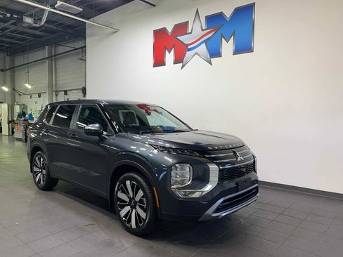 New 2026 Mitsubishi Outlander SE image 2