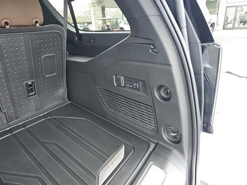 New 2026 Chevrolet Suburban High Country image 15