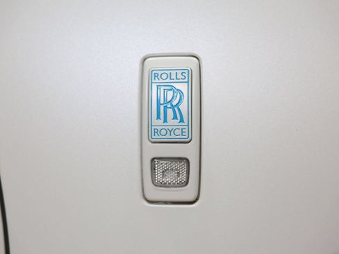 Used 2019 Rolls-Royce Wraith RWD image 32