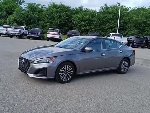 Used 2023 Nissan Altima 2.5 SV FWD image 4